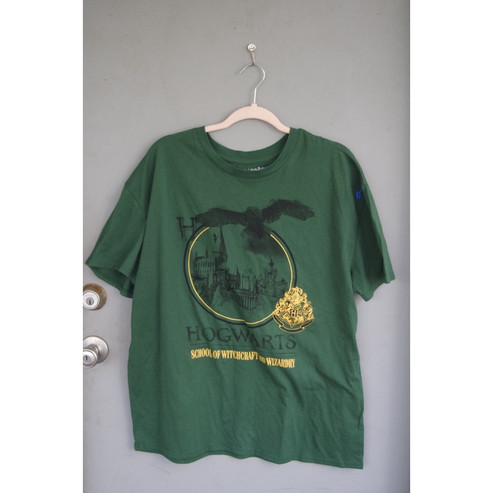 Wizarding World Hogwarts‎ T-shirt EUC